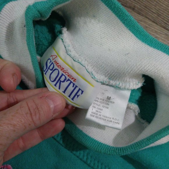 BUNDLE: VINTAGE: Two Sweatshirts, One Sweatpant - Picture 6 of 10